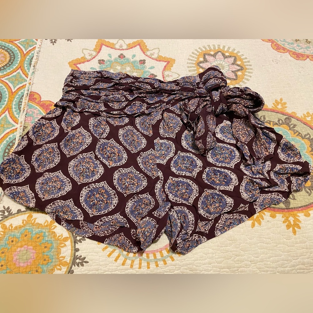 Free People Paisley Side Tie/Zip Shorts Size 2 Burgundy EUC